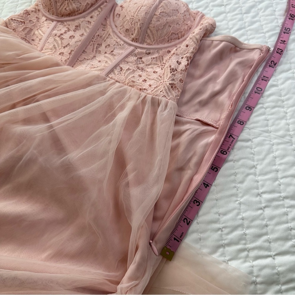 Selfie Leslie Gown Strapless
Dancing With Me Sweetheart Tulle Midi Dress Pink - Picture 13 of 16